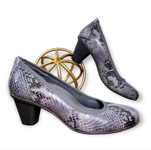 Vionic Gray Snakeskin Print Round Toe Pumps Heels Size 6.5 - Picture 14 of 14